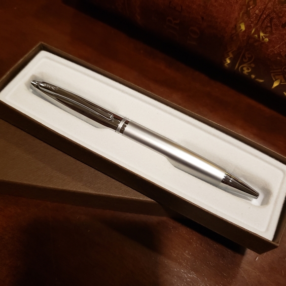 Cross pen. - Picture 3 of 3